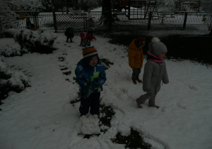 Tuptusie podczas zabaw na śniegu