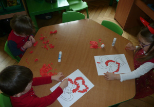 Walentynkowa praca plastyczna w Tuptsiach "Serduszka"