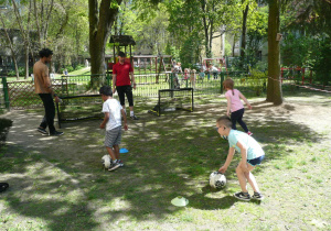 trening piłki nożnej w ogrodzie przedszkolnym