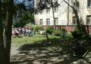 trening piłki nożnej w ogrodzie przedszkolnym