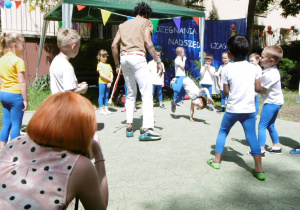 pokaz zajęć Capoeira w grupie Żaczki
