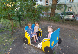 Tuptusie podczas zabaw w ogrodzie przedszkolnym