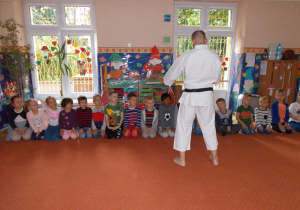Juniorzy na pierwszych w tym roku szkolnym zajęciach Karate