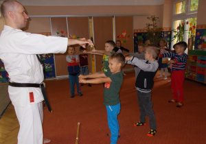 Juniorzy na pierwszych w tym roku szkolnym zajęciach Karate