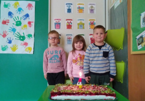urodzinowy tort z Solenizantami w grupie Tuptusie