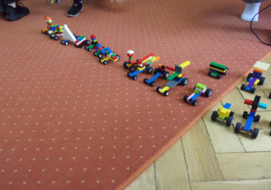 prace wykoanne przez Juniorów podczas warsztatów lego