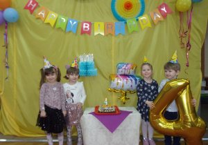 zdjęcie urodzinowe - czterolatki