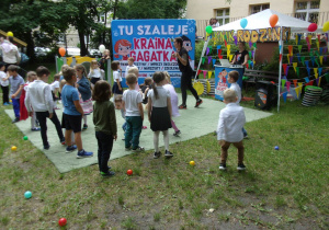 zabawy w ogrodzie przedszkolnym prowadzone przez Krainę Gagatka