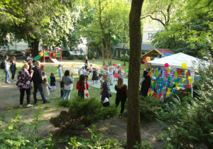 zabawy w ogrodzie przedszkolnym prowadzone przez Krainę Gagatka