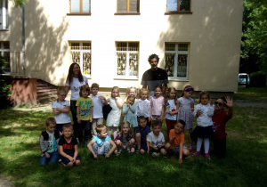 zdjęcie grupowe w ogrodzie przedszkolnym - Żaczki