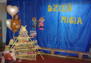 dekoracja na sali gimnastycznej z okazji Dnia Misia