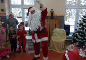 Mikołaj pozdrawia dzieci