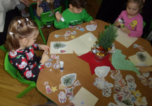 Tuptusie układją elementy kartek świątecznych