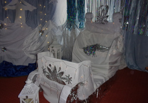 sanie - elemnent dekoracji do bajki "Królowa Śniegu"